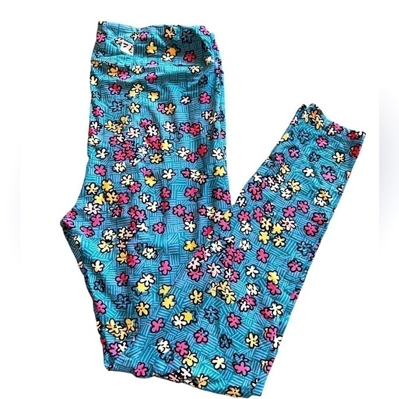 LuLaRoe Pants - Lularoe TC blue ditsy floral legging. Perfect Summer floral! NWOT